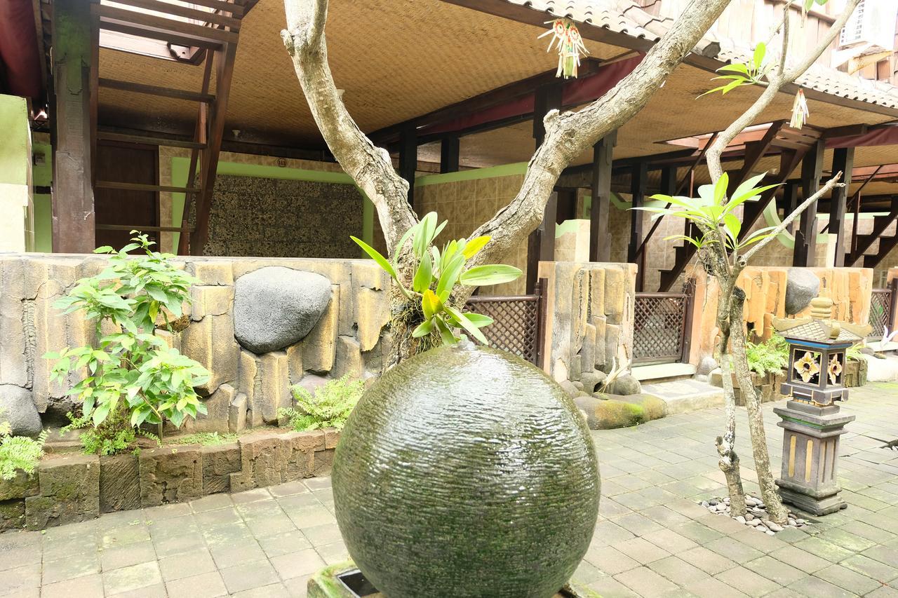 Kerti Beach Bungalow And Restaurant Padangbai  Exterior foto